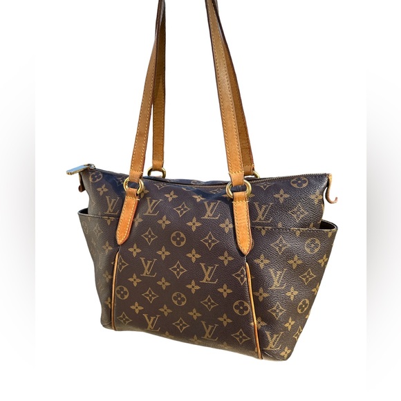 Beautiful Louis Vuitton Totally PM Shoulder Bag - Picture 3 of 14